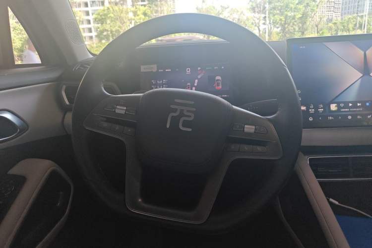 Used BYD Yuan UP 2025 Intelligent Driving Version 401 KM Dynamic Edition Steering Wheel