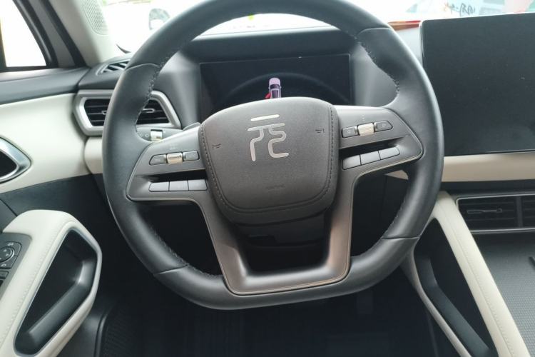 Used BYD Yuan UP 2025 Intelligent Driving Version 401 KM Dynamic Edition Steering Wheel