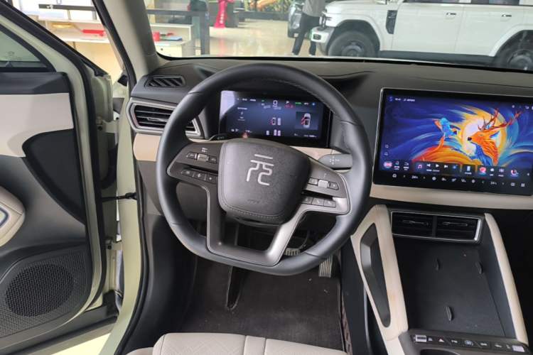 Used BYD Yuan UP 2025 Intelligent Driving Version 401 KM Dynamic Edition Steering Wheel