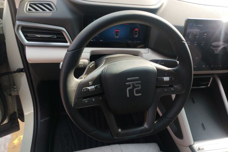 Used BYD Yuan UP 2025 Intelligent Driving Version 401 KM Dynamic Edition Steering Wheel
