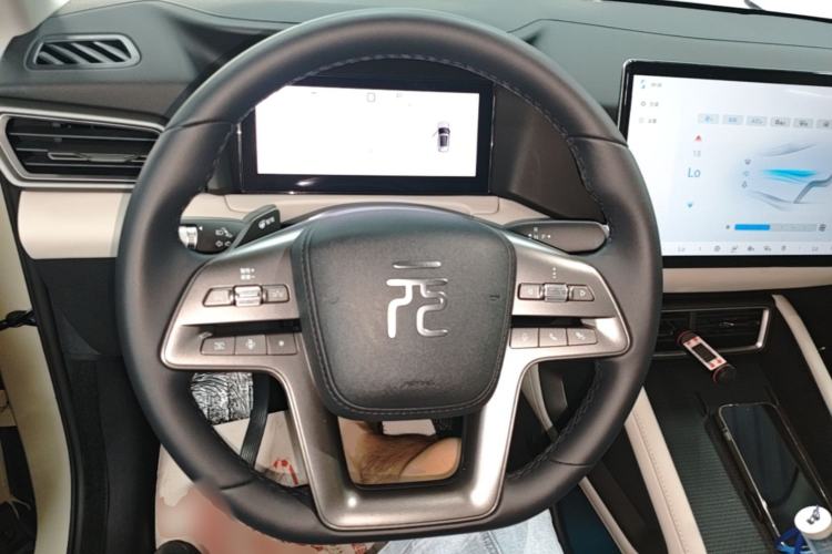 Used BYD Yuan UP 2025 Intelligent Driving Version 401 KM Dynamic Edition Steering Wheel