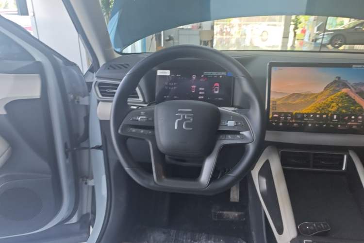 Used BYD Yuan UP 2025 Intelligent Driving Version 401 km Leading Edition Steering Wheel