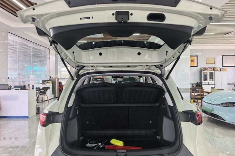 Used BYD Yuan UP 2025 Intelligent Driving Version 401 km Beyond-Range Edition Trunk