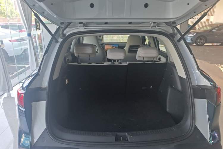 Used BYD Yuan UP 2025 Intelligent Driving Version 401 km Leading Edition Trunk