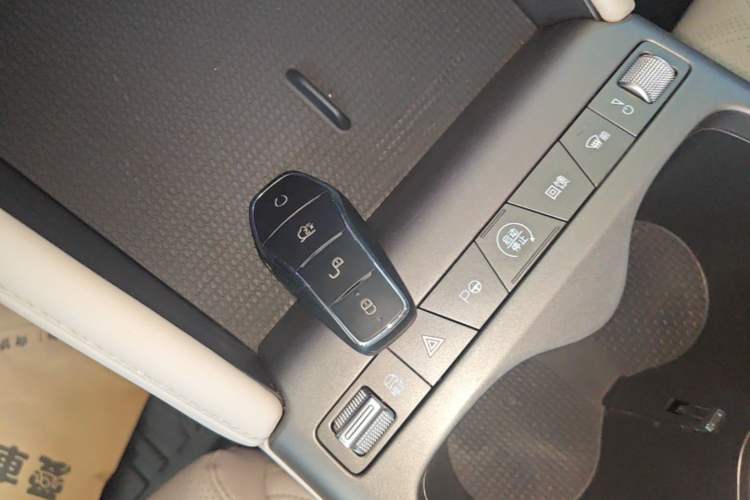 Used BYD Yuan UP 2025 Intelligent Driving Version 401 KM Dynamic Edition Vehicle Key