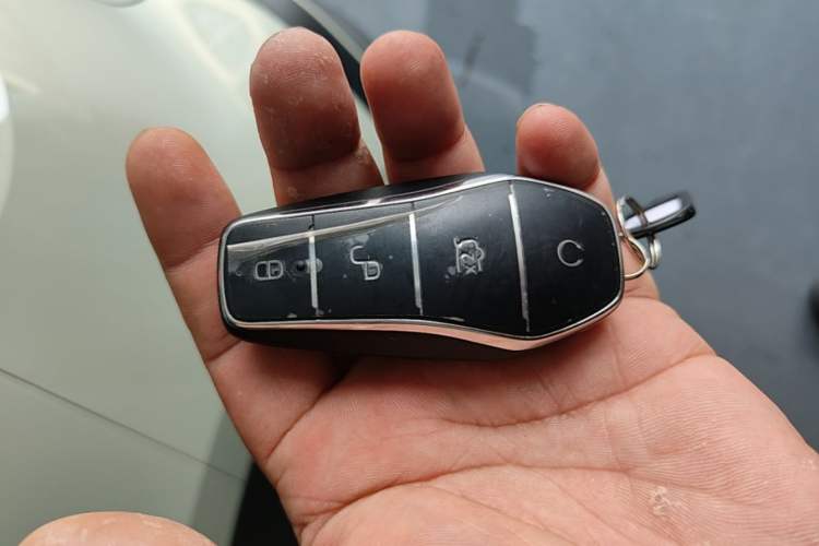Used BYD Yuan UP 2025 Intelligent Driving Version 401 km Beyond-Range Edition Vehicle Key