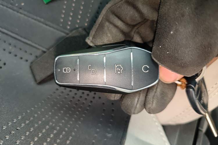 Used BYD Yuan UP 2025 Intelligent Driving Version 401 KM Dynamic Edition Vehicle Key
