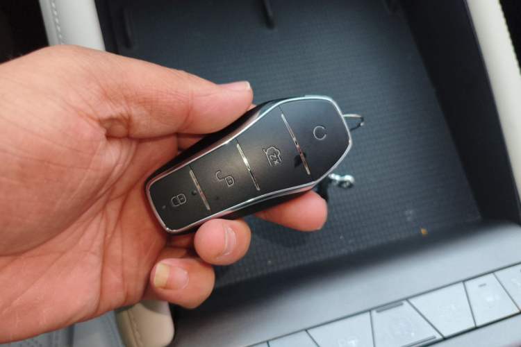 Used BYD Yuan UP 2025 Intelligent Driving Version 401 KM Dynamic Edition Vehicle Key