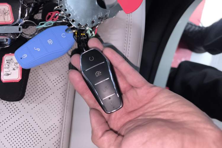 Used BYD Yuan UP 2025 Intelligent Driving Version 401 km Leading Edition Vehicle Key