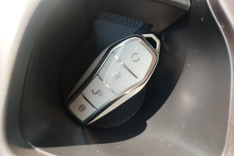 Used BYD Yuan UP 2025 Intelligent Driving Version 401 KM Dynamic Edition Vehicle Key