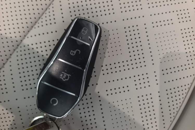 Used BYD Yuan UP 2025 Model 301KM Leading Version Vehicle Key
