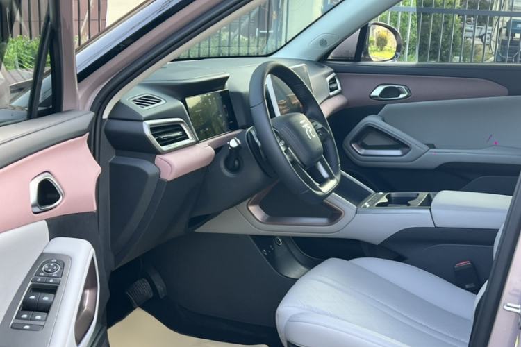 Used BYD Yuan UP 2025 Intelligent Driving Version 401 km Leading Edition Interior 4