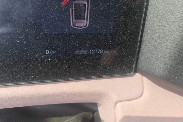 Used BYD Yuan UP 2025 Intelligent Driving Version 401 KM Dynamic Edition Odometer Close Up