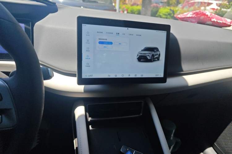 Used BYD Yuan UP 2025 Model 301KM Leading Version Audio And AC Panel