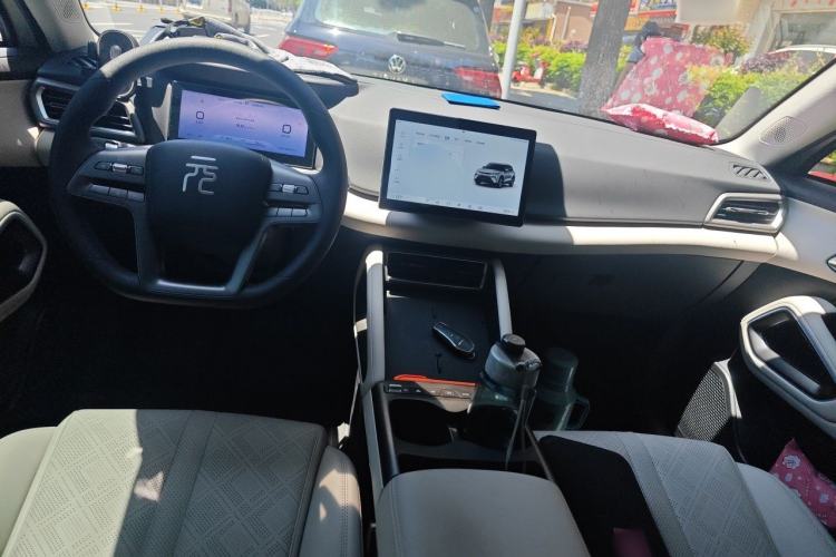Used BYD Yuan UP 2025 Model 301KM Leading Version Center Console