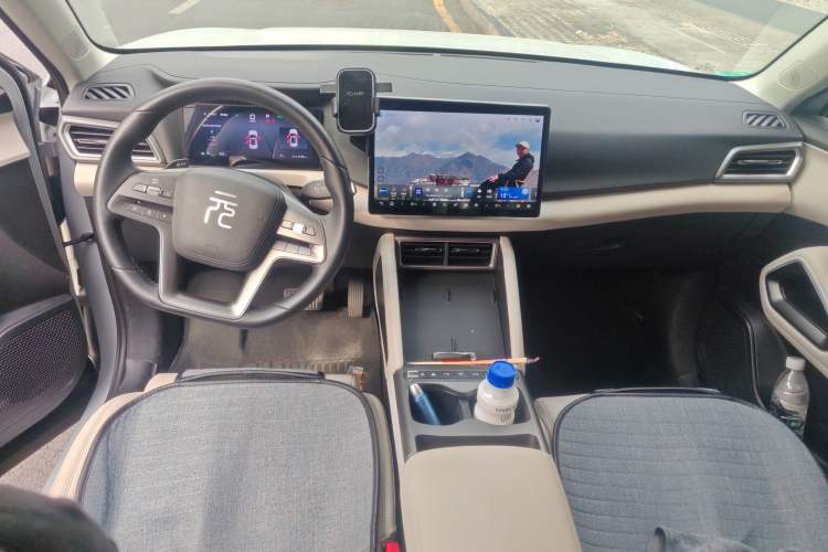 Used BYD Yuan UP 2025 Intelligent Driving Version 401 KM Dynamic Edition Center Console