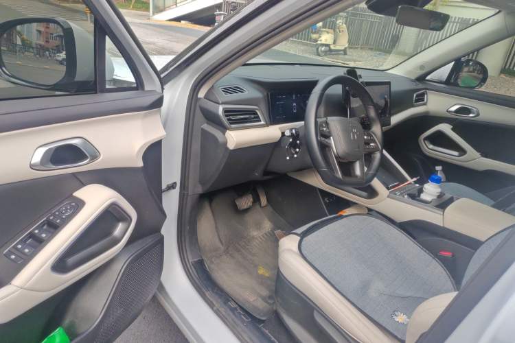 Used BYD Yuan UP 2025 Intelligent Driving Version 401 KM Dynamic Edition Driver Seat