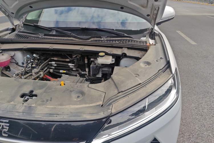 Used BYD Yuan UP 2025 Intelligent Driving Version 401 KM Dynamic Edition Engine Bay Left