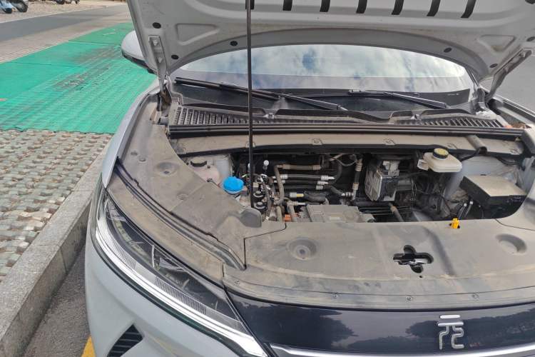 Used BYD Yuan UP 2025 Intelligent Driving Version 401 KM Dynamic Edition Engine Bay Right