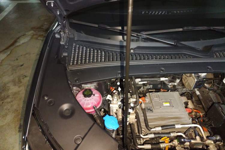 Used BYD Yuan UP 2025 Intelligent Driving Version 401 KM Dynamic Edition Engine Bay Right