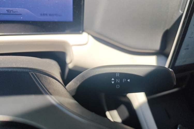 Used BYD Yuan UP 2025 Model 301KM Leading Version Gear Lever