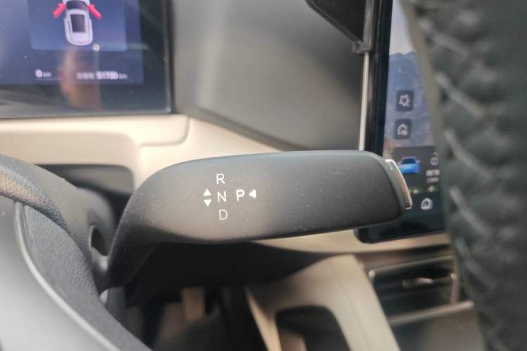 Used BYD Yuan UP 2025 Intelligent Driving Version 401 KM Dynamic Edition Gear Lever