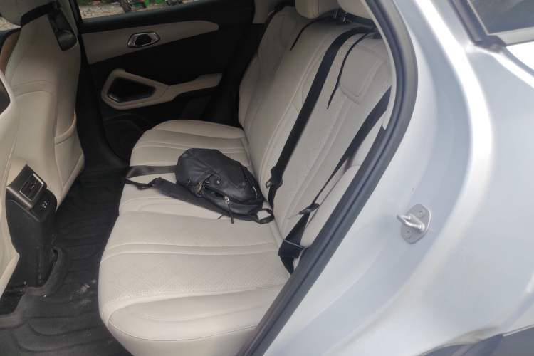 Used BYD Yuan UP 2025 Intelligent Driving Version 401 KM Dynamic Edition Left Rear Seat