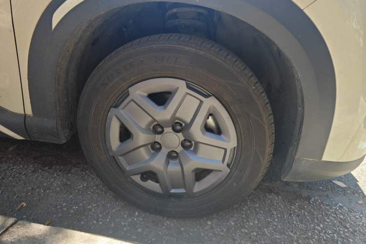 Used BYD Yuan UP 2025 Model 301KM Leading Version Right Front Wheel Hub