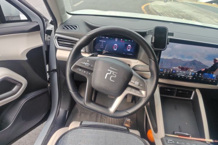 Used BYD Yuan UP 2025 Intelligent Driving Version 401 KM Dynamic Edition Steering Wheel