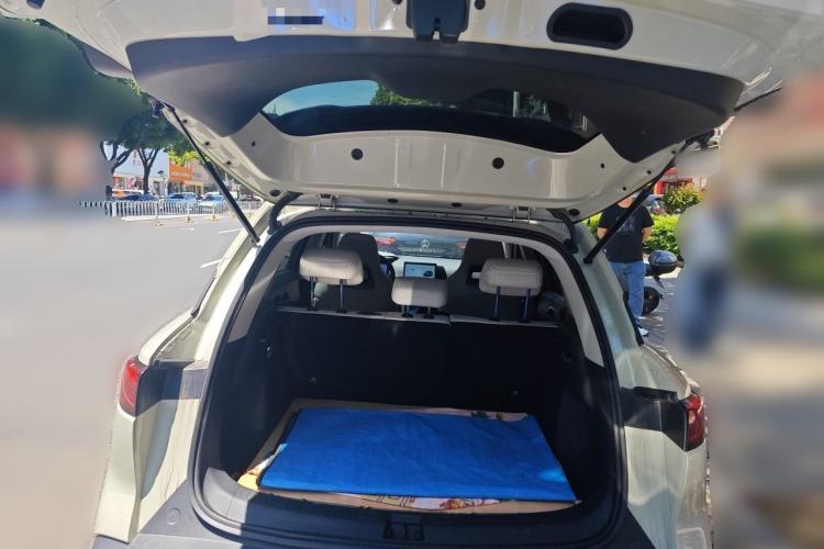 Used BYD Yuan UP 2025 Model 301KM Leading Version Trunk