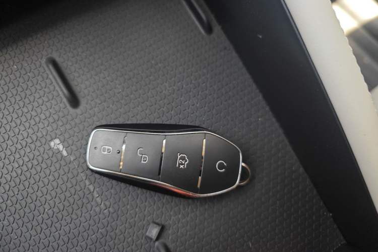 Used BYD Yuan UP 2025 Model 301KM Leading Version Vehicle Key