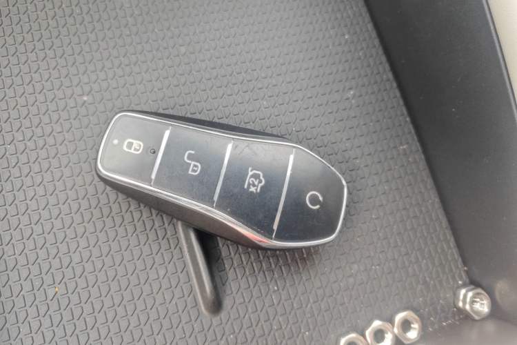 Used BYD Yuan UP 2025 Intelligent Driving Version 401 KM Dynamic Edition Vehicle Key
