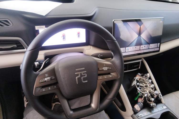 Used BYD Yuan UP 2025 Intelligent Driving Version 401 km Beyond-Range Edition Center Console