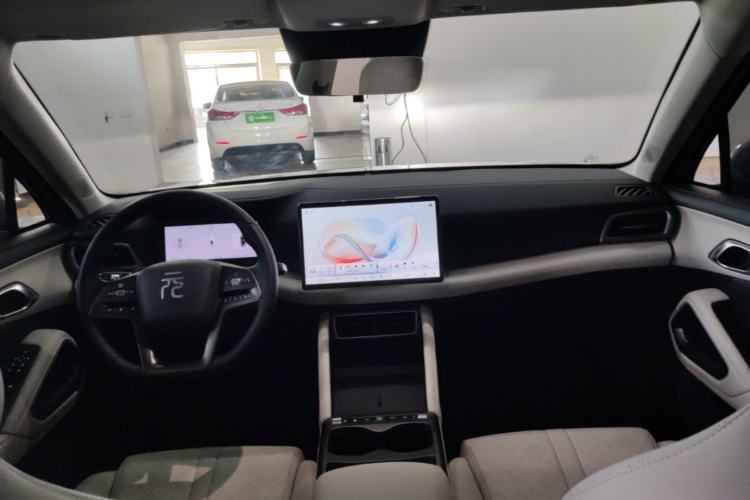 Used BYD Yuan UP 2025 Intelligent Driving Version 401 KM Dynamic Edition Center Console
