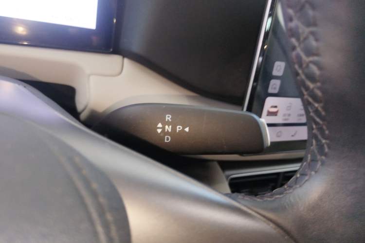 Used BYD Yuan UP 2025 Intelligent Driving Version 401 km Beyond-Range Edition Gear Lever