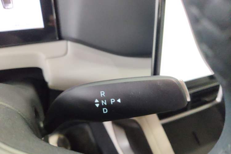 Used BYD Yuan UP 2025 Intelligent Driving Version 401 KM Dynamic Edition Gear Lever