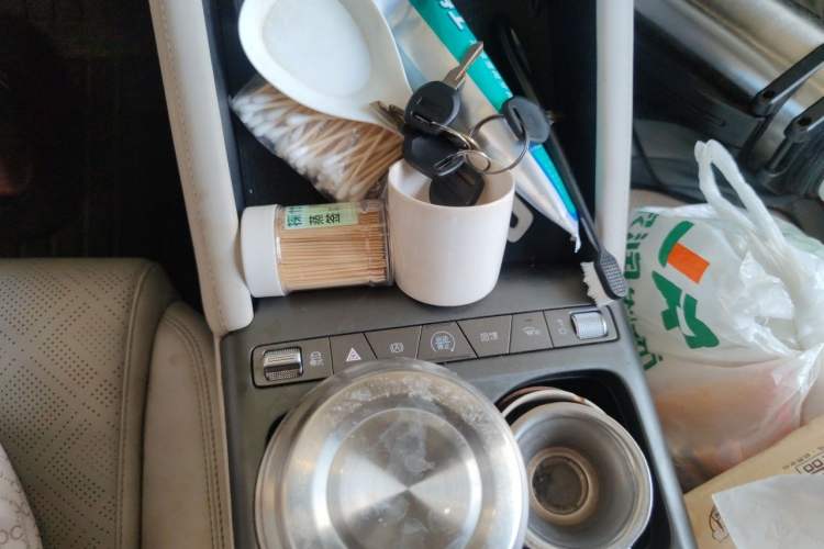 Used BYD Yuan UP 2025 Model 301KM Leading Version Gear Lever