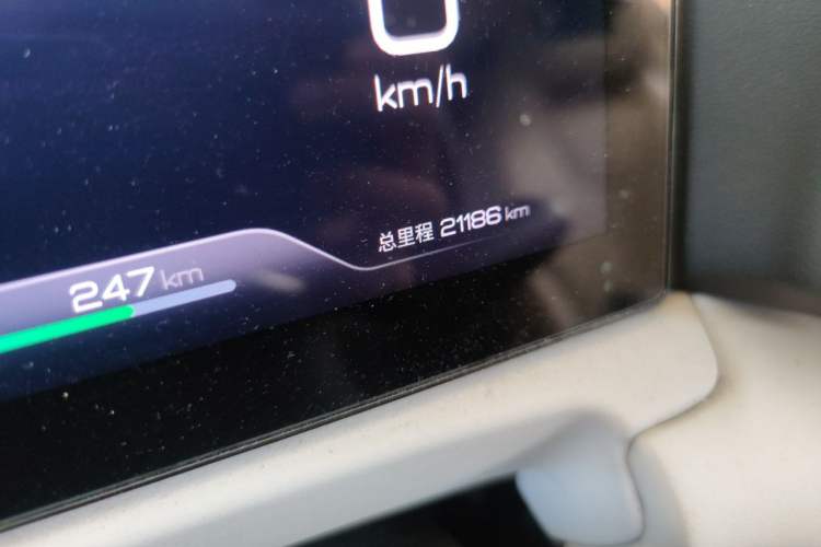 Used BYD Yuan UP 2025 Model 301KM Leading Version Odometer Close Up
