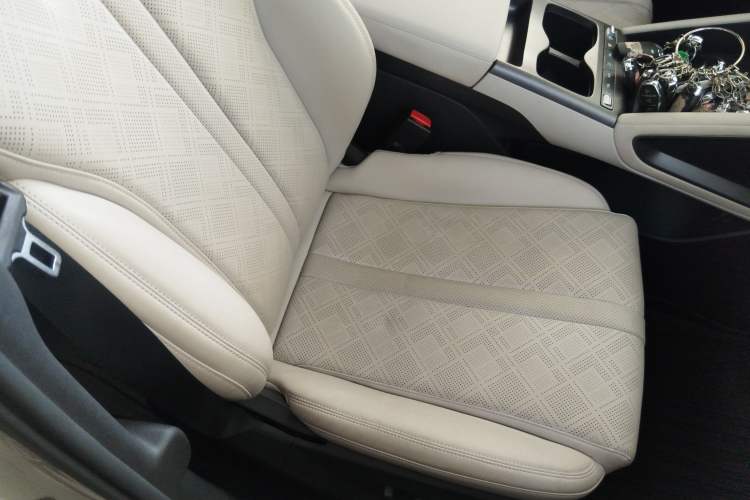Used BYD Yuan UP 2025 Intelligent Driving Version 401 km Beyond-Range Edition Right Front Seat