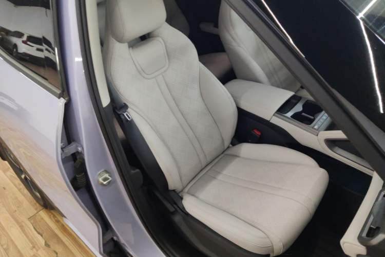 Used BYD Yuan UP 2025 Intelligent Driving Version 401 KM Dynamic Edition Right Front Seat