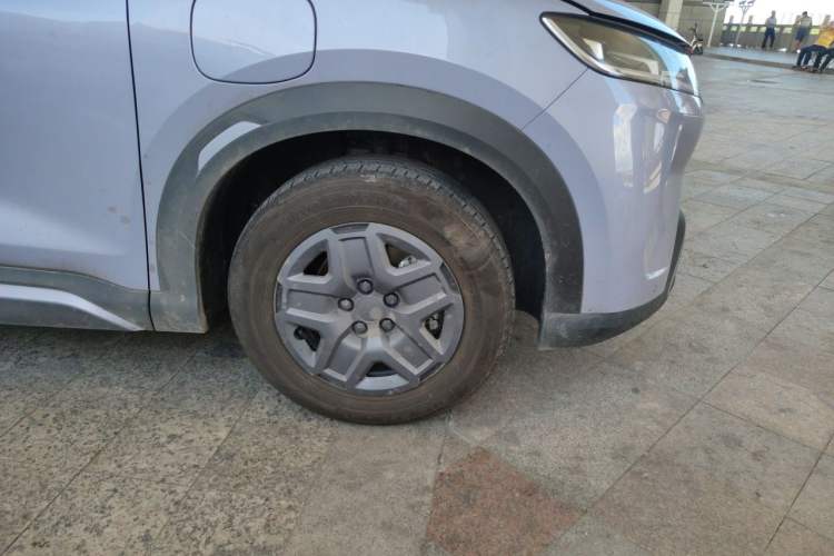 Used BYD Yuan UP 2025 Model 301KM Leading Version Right Front Wheel Hub