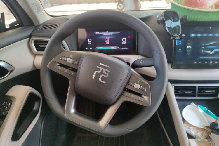 Used BYD Yuan UP 2025 Model 301KM Leading Version Steering Wheel