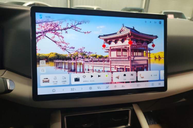 Used BYD Yuan UP 2025 Intelligent Driving Version 401 km Leading Edition Audio And AC Panel