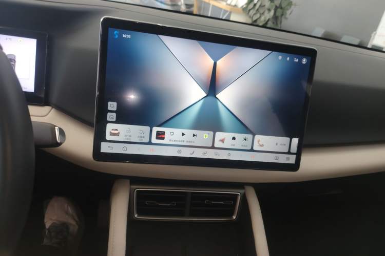 Used BYD Yuan UP 2025 Intelligent Driving Version 401 km Beyond-Range Edition Audio And AC Panel