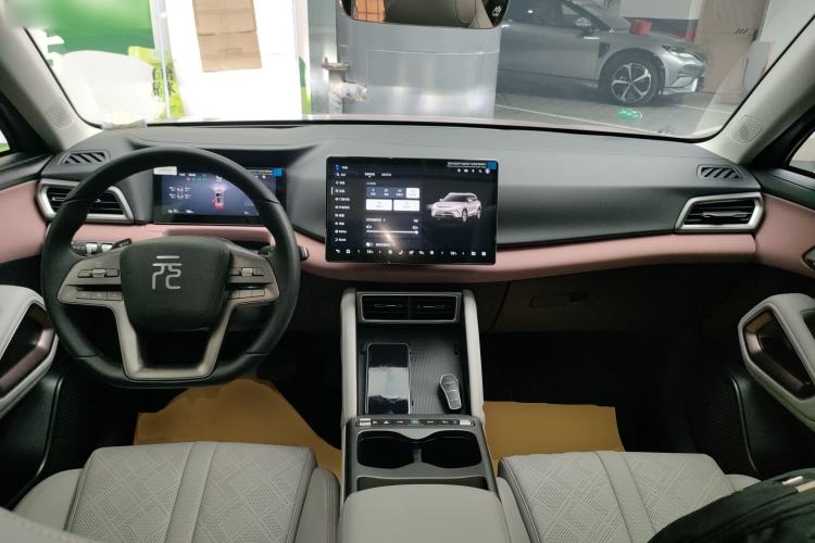Used BYD Yuan UP 2025 Intelligent Driving Version 401 km Beyond-Range Edition Center Console