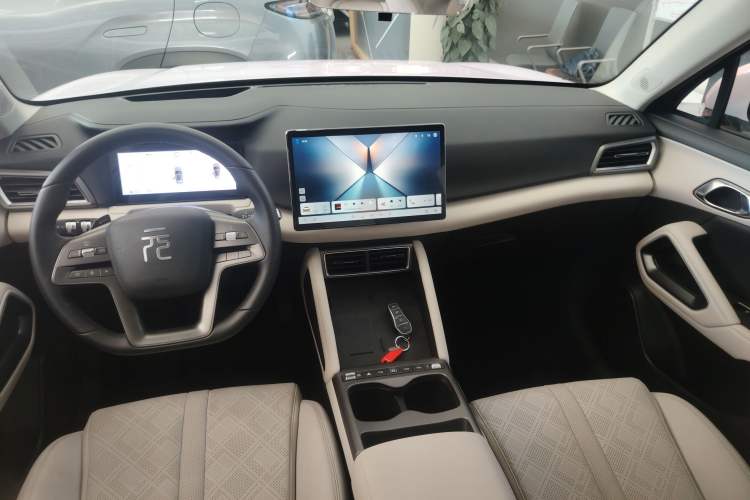 Used BYD Yuan UP 2025 Intelligent Driving Version 401 km Beyond-Range Edition Center Console