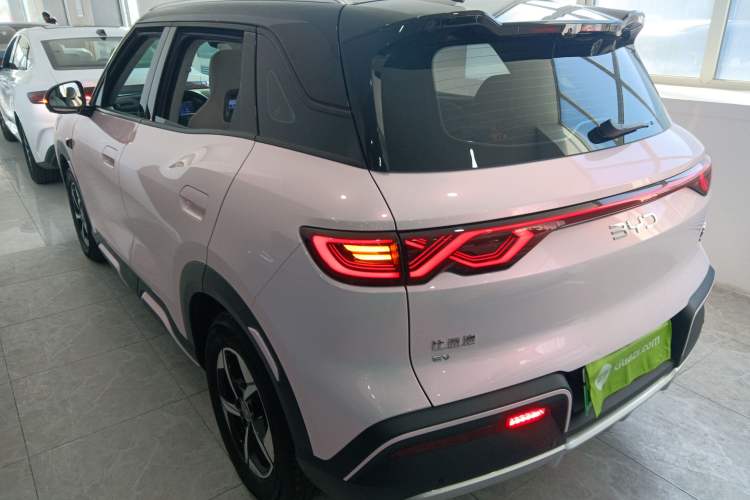 Used BYD Yuan UP 2025 Intelligent Driving Version 401 km Beyond-Range Edition Exterior 3
