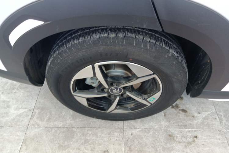 Used BYD Yuan UP 2025 Intelligent Driving Version 401 km Beyond-Range Edition Exterior 8
