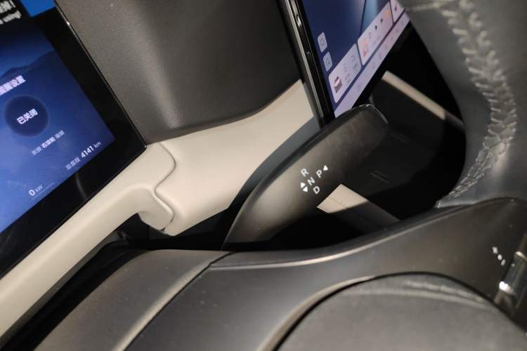 Used BYD Yuan UP 2025 Intelligent Driving Version 401 km Leading Edition Gear Lever