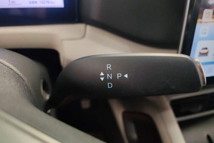 Used BYD Yuan UP 2025 Intelligent Driving Version 401 km Leading Edition Gear Lever